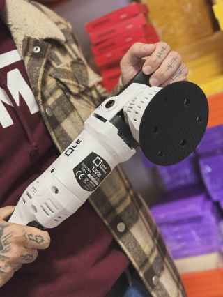 Leštička Liquid Elements T3200 je skvělá polo-profesionální mašina za super prachy 🙌. Excentr s unašečem o velikosti 125...