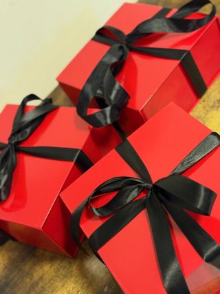 Krásnej a elegantní dárkovej balíček od Lioness ve 3 variantách 🤩 1🎁)Svíčka medový perníček, pánskej flakon Dior - Savage...